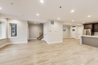 3856 N Claremont Ave in Chicago, IL - Building Photo - Building Photo