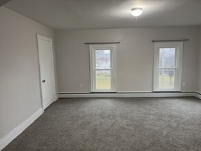 8 Foote St, Unit Upper in Auburn, NY - Foto de edificio - Building Photo