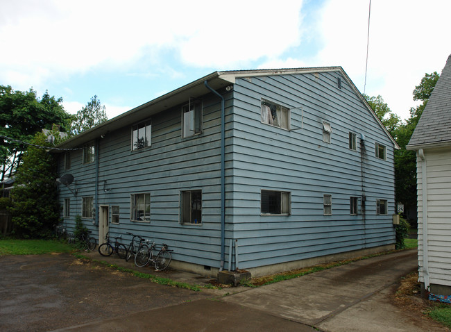 325 NW 9th St in Corvallis, OR - Building Photo - Building Photo