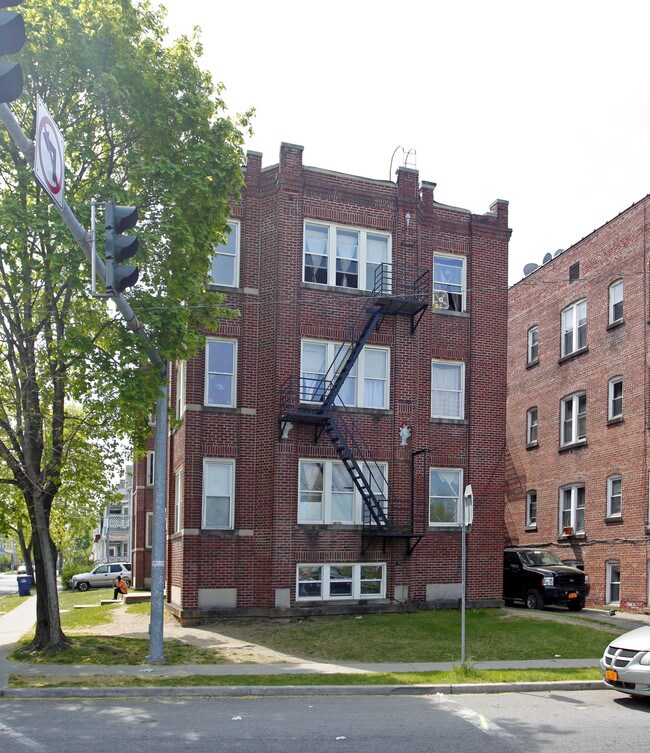 400 Church St in Poughkeepsie, NY - Building Photo - Building Photo