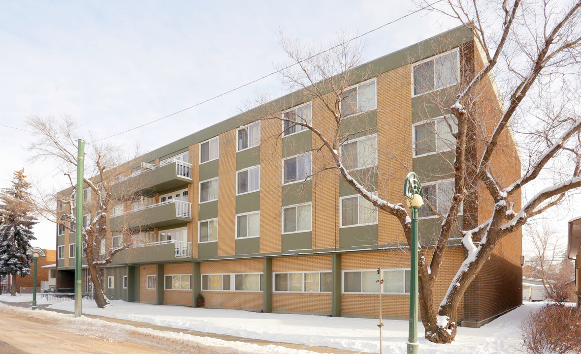 Lexington Manor Apartments in Edmonton, AB - Building Photo