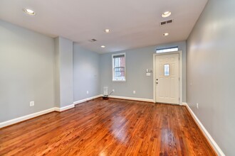 1921 9 1/2 St NW in Washington, DC - Building Photo - Building Photo