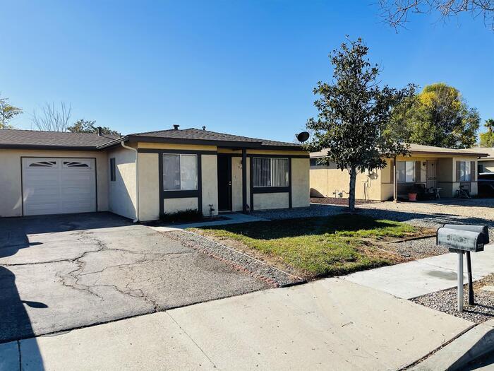 2253 San Bernardo Ave in Hemet, CA - Building Photo