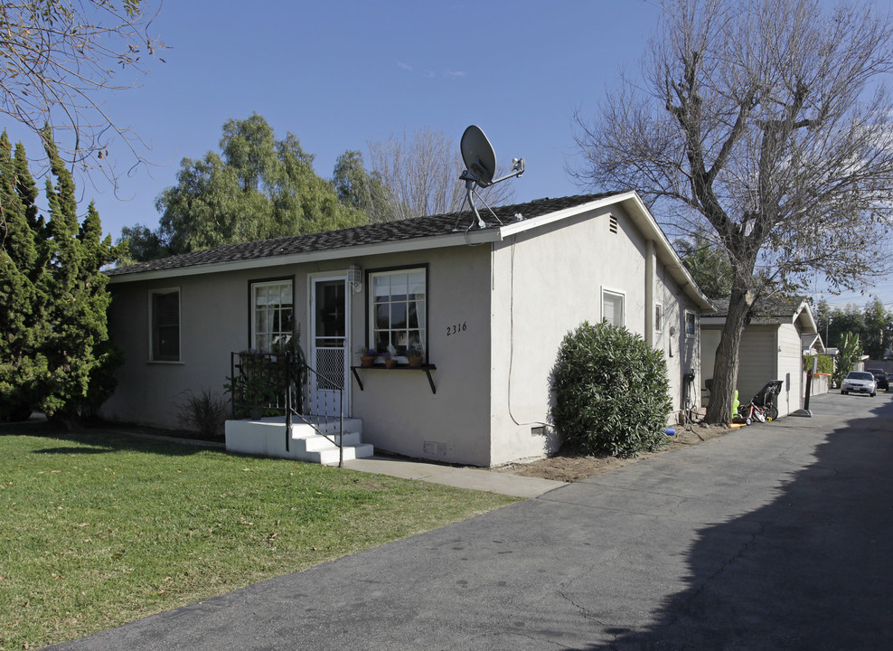 2316 Elden Ave in Costa Mesa, CA - Building Photo