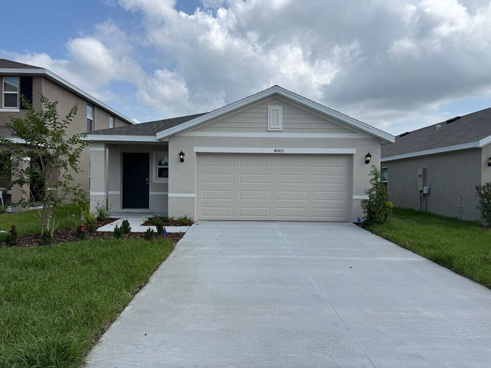 4005 Direct Grn Pl in Bradenton, FL - Building Photo
