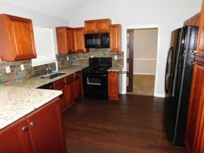 5147 Round Table Dr in Ellenwood, GA - Building Photo - Building Photo