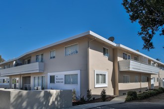 17010 W Sunset Blvd in Pacific Palisades, CA - Building Photo - Building Photo