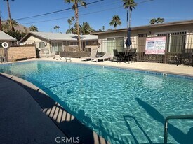 686 E Cottonwood Rd, Unit 2 in Palm Springs, CA - Building Photo