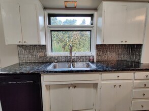 7528 W Umatilla Ave in Kennewick, WA - Building Photo - Building Photo