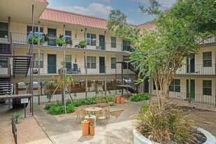 203 W 39th St, Unit 109 in Austin, TX - Building Photo