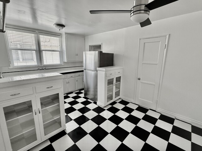 11152-11154 Morrison St