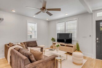 404 Sumter St in Charleston, SC - Building Photo - Building Photo