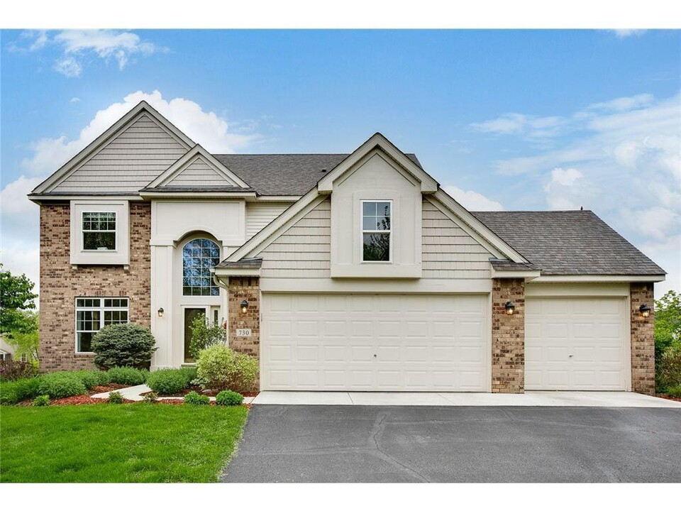 730 Tilia Ln in Victoria, MN - Building Photo