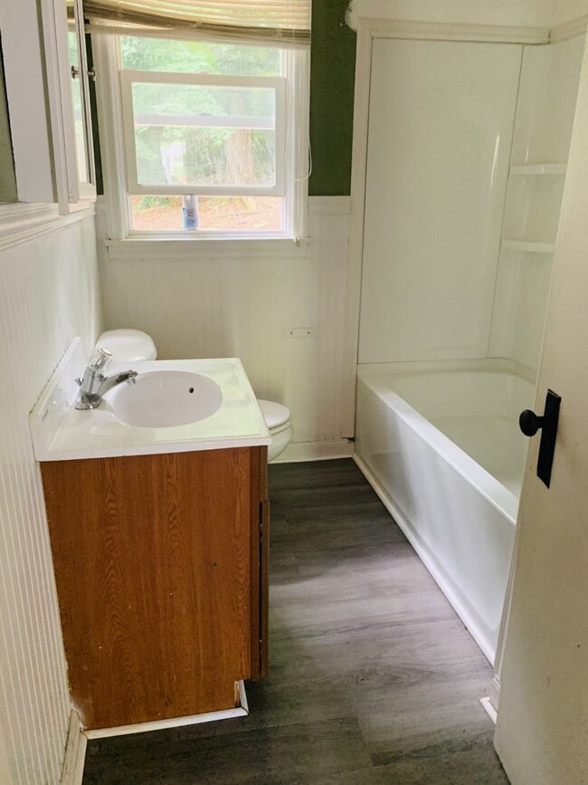 1236 Sunrise Dr in Bluefield, WV - Building Photo - Building Photo