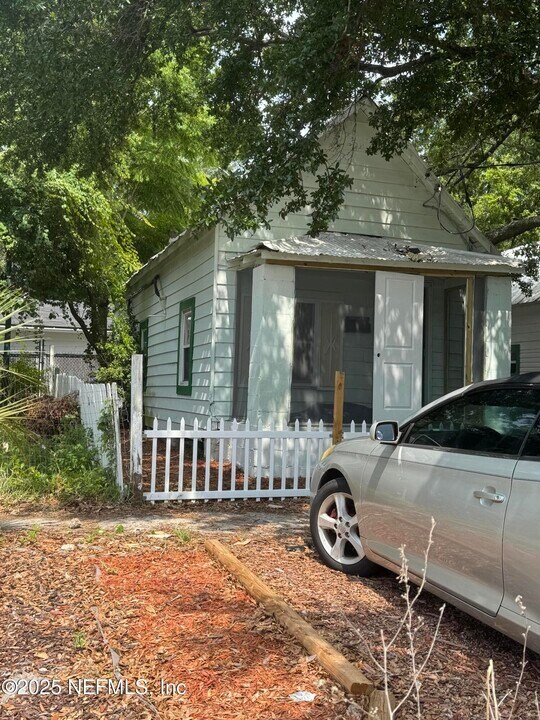 950 Spearing St in Jacksonville, FL - Building Photo