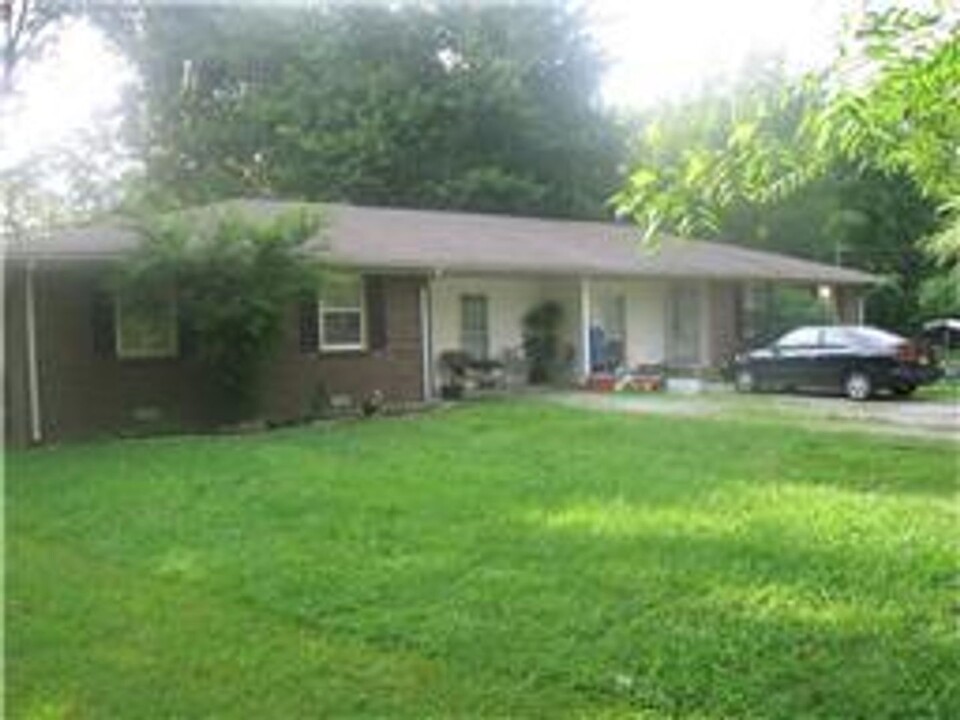 1715 Minerva Dr in Murfreesboro, TN - Building Photo