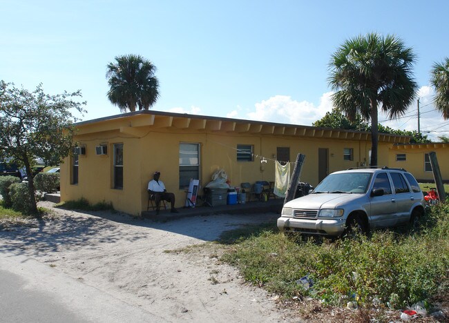 209 NW 7th Ter in Pompano Beach, FL - Building Photo - Building Photo