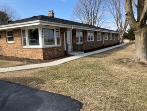 3984 Owen Center Rd, Unit 1 in Rockford, IL - Foto de edificio - Building Photo