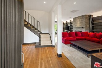 215 S Anita Ave in Los Angeles, CA - Building Photo - Building Photo