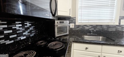 21 Delmont Dr NE in Atlanta, GA - Building Photo - Building Photo