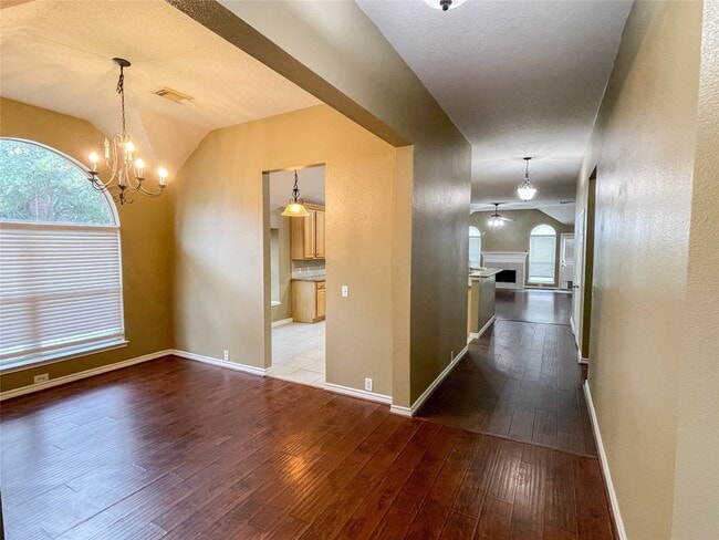 4914 Surrey Park Cir