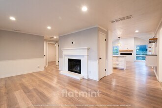 16111 Stone Ave N in Shoreline, WA - Building Photo - Building Photo