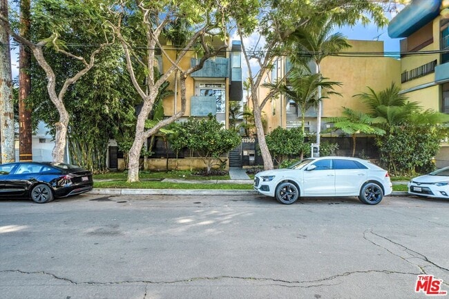 11960 Iowa Ave in Los Angeles, CA - Building Photo - Building Photo