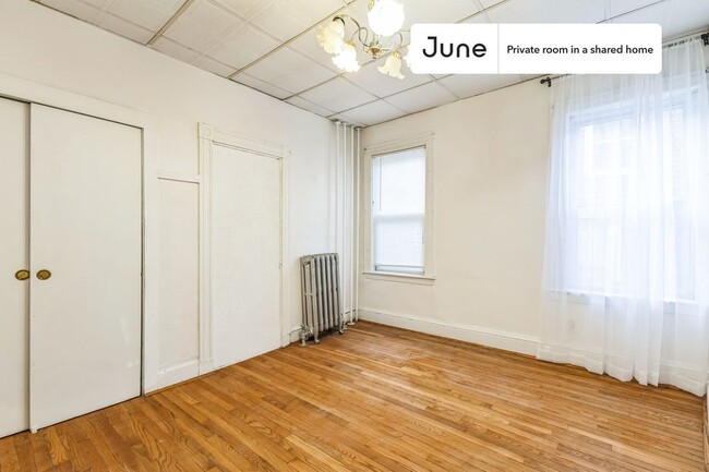 Private bedroom in 5 bed/1 bath Home in Boston, MA - Building Photo - Building Photo