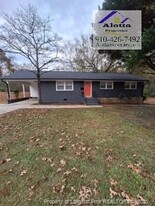 2207 McBain Dr in Fayetteville, NC - Building Photo