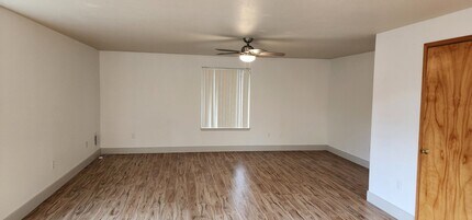 1008 SE Sherrett St in Portland, OR - Building Photo - Building Photo