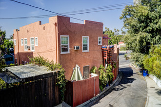 910 Sanborn Ave in Los Angeles, CA - Building Photo - Building Photo