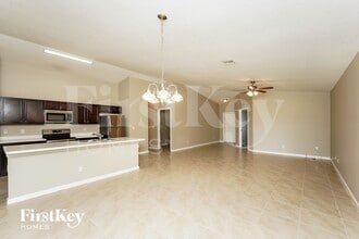 283 SW Tulip Blvd in Port St. Lucie, FL - Foto de edificio - Building Photo