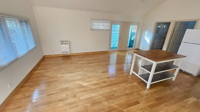 437 Altair Pl in Los Angeles, CA - Foto de edificio - Building Photo