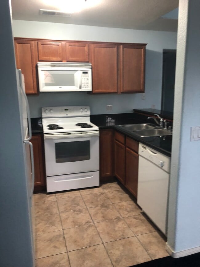 3145 E Flamingo Rd, Unit 2107 in Las Vegas, NV - Building Photo - Building Photo