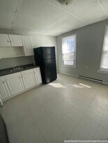 259 Border St, Unit 3 in Boston, MA - Building Photo