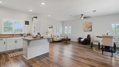 5101 Fiona Walk in Sacramento, CA - Building Photo - Building Photo