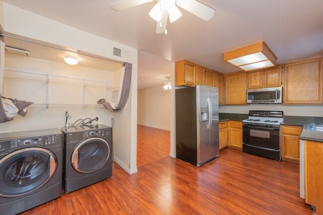 12251 Moorpark St in Studio City, CA - Building Photo - Building Photo