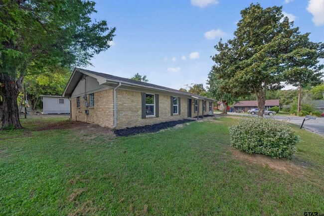 1023 Columbia Ave in Jacksonville, TX - Building Photo - Building Photo