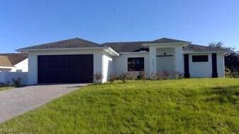 1201 NE 18th Pl in Cape Coral, FL - Building Photo