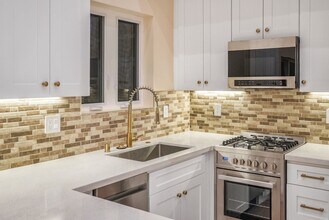 11554 Arminta St in Los Angeles, CA - Building Photo - Building Photo