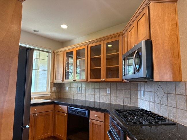 1947 NE Killian Ln in Issaquah, WA - Building Photo - Building Photo