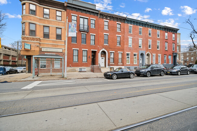 1637 W Girard Ave in Philadelphia, PA - Building Photo - Building Photo