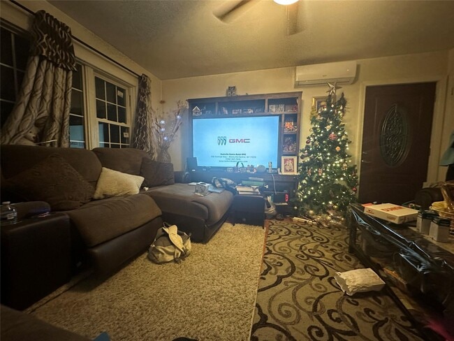 property at 542 E Meadow Ave