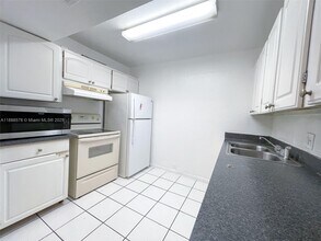 5970 NW 28th St in Sunrise, FL - Foto de edificio - Building Photo