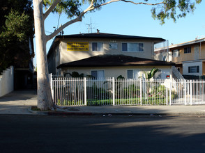 834 Victor Ave in Inglewood, CA - Building Photo - Building Photo