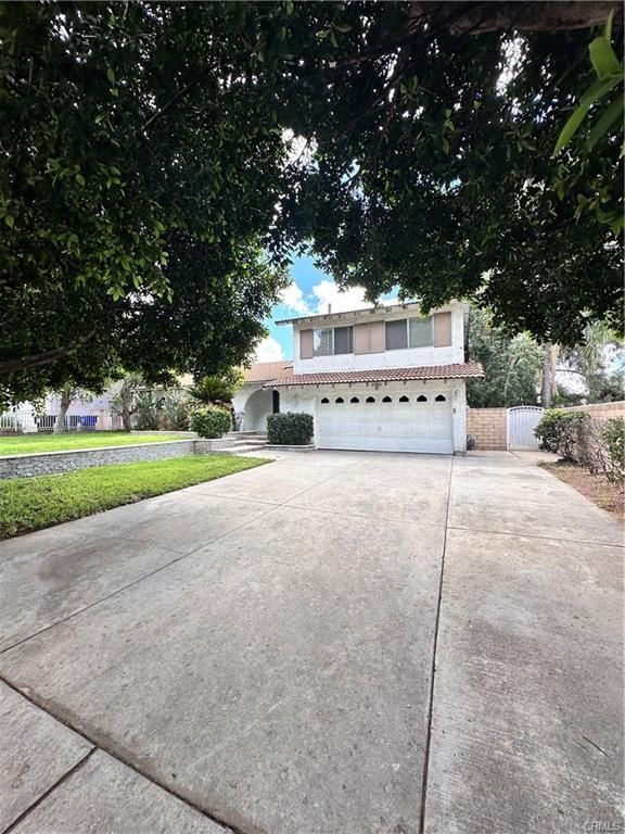 property at 2415 Mercedes Ave