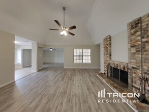 1029 Twin Falls Dr in Desoto, TX - Building Photo - Building Photo