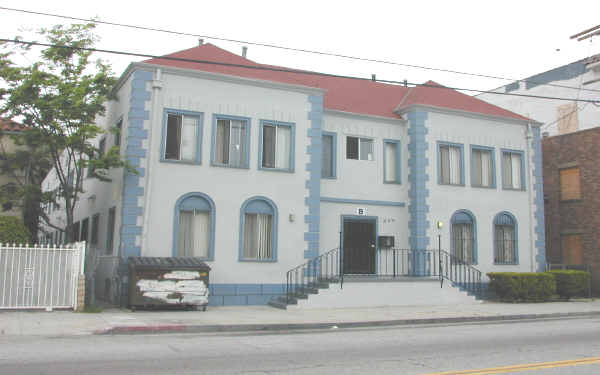 Two Worlds Apartments in Los Angeles, CA - Building Photo - Building Photo