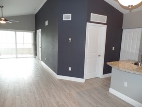 2803 N Oakland Forest Dr in Oakland Park, FL - Building Photo - Building Photo