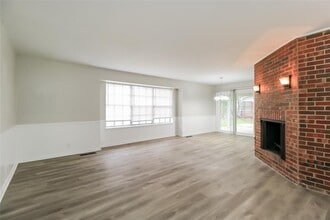 2904 Huntleigh Dr in The Village, OK - Building Photo - Building Photo